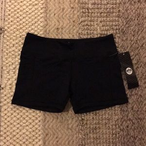 Senita athletic short